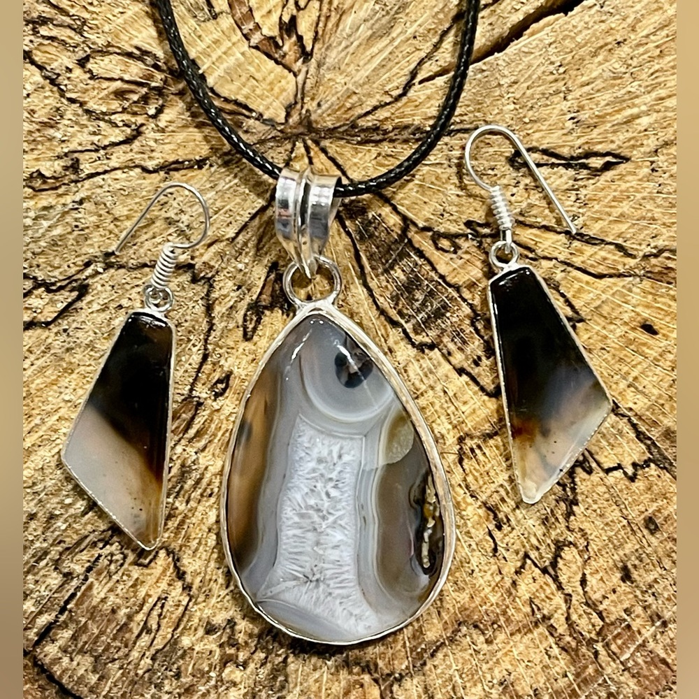 Montana Fire Agate Pendant & Earrings Set